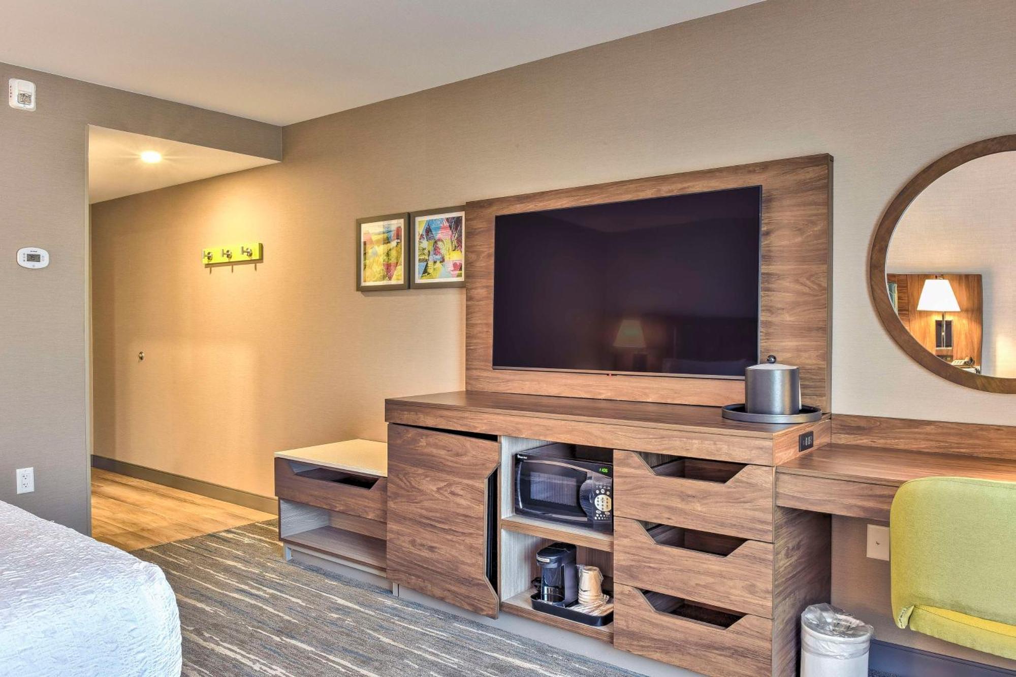 Hampton Inn & Suites Keene Eksteriør billede